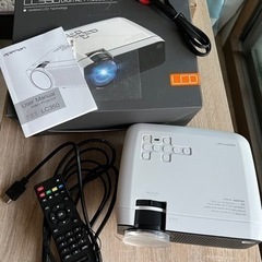 プロジェクター　リモコン　ケーブル付きの画像