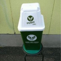 世田谷ベース、ダストボックスの画像