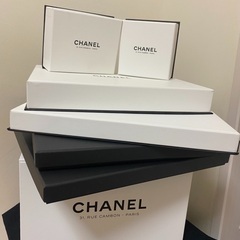 エルメスとシャネルの箱の画像