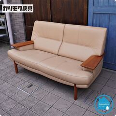 Karimoku（カリモク家具）よりZU25シリーズの稀少なチェリー材を使用した 本革  2人掛けソファです！ あたたかみのあるナチュラルデザインが魅力的なラブソファは北欧スタイルや和のテイストにも♪CD329
