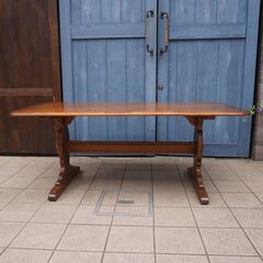 英国 Ercol(アーコール)社のエルム材を使用したオールドコロニアル コーヒーテーブルです！クラシックで上品なデザインのリビングテーブルは洗練された印象を演出します！CD332の画像
