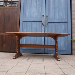 英国 Ercol(アーコール)社のエルム材を使用したオールドコロニアル コーヒーテーブルです！クラシックで上品なデザインのリビングテーブルは洗練された印象を演出します！CD332の画像