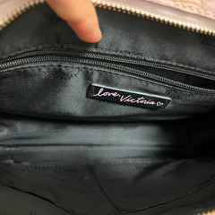 Victoria's Secret パイソンクラッチバッグ　ピンクの画像