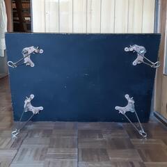 レトロな折りたたみテーブル　の画像