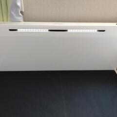 白なダブルベッド