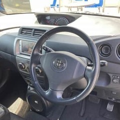 コンパクトカーで小回り利いて運転しやすいです！人気の白ボディ！