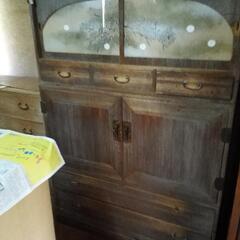 レトロなタンスなどの画像