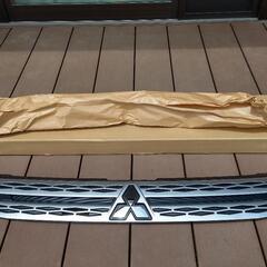 デリカ　D5　新車外し  グリル　セット