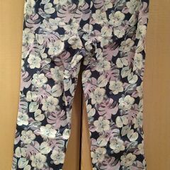 ユニクロ　レディース　パンツ　紺　花柄　XLサイズの画像