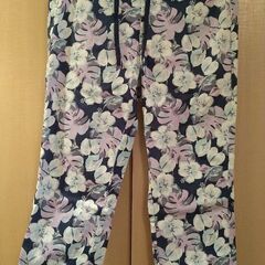 ユニクロ　レディース　パンツ　紺　花柄　XLサイズ