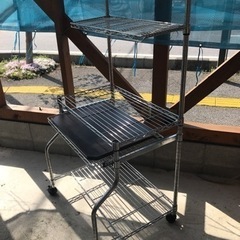 パソコンデスク　ワイヤーメッシュの画像