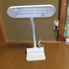 電気スタンド　デスクライト　パナソニック