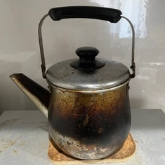 小さなやかん、焦げていますが現役。