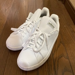 アディダス