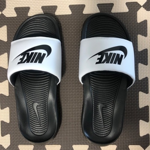 NIKE ベナッシ