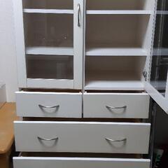 食器棚の画像