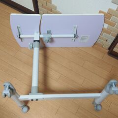 <<売約済>>サンワダイレクト サイドテーブル 昇降式 高さ57～83cm A3/15.6型PC対応 角度調整天板+角度固定天板 キャスター付きの画像