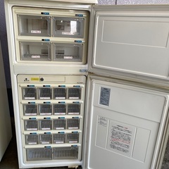 冷蔵庫(ホテルの部屋用)の画像