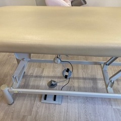 電動マッサージベッド　アイボリーの画像