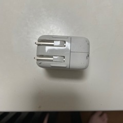 Apple パワーアダプターの画像