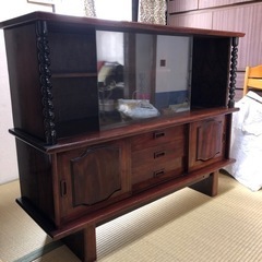 アンティークサイドボードの画像