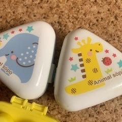 おにぎり入れ2つ　　ドラミちゃんの形したゆで卵の画像