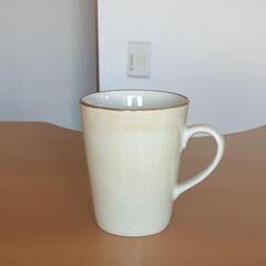 コーヒーカップとミルクピッチャーの画像