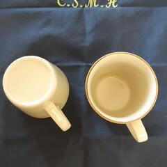 コーヒーカップとミルクピッチャーの画像