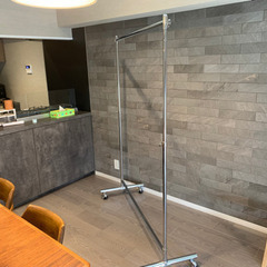 業務用ハンガーレールの画像