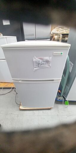 ヤマダ電機冷蔵庫90 L 2014年製別館においてます