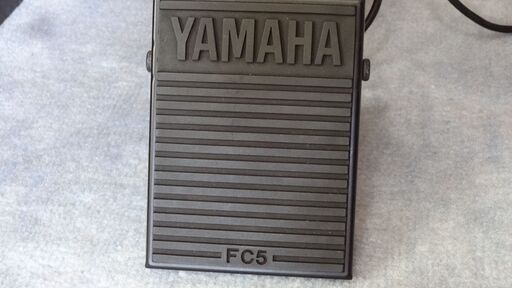 【手渡し限定】YAMAHA 電子ピアノ（キーボード） PSR-E313 譜面台、スタンド、ペダル付