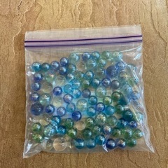 カラスの水槽とおまかせガラス玉付きの画像