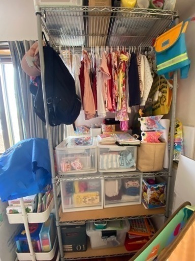 お洋服を掛けられるスチールラック