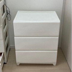 プラスチックの3段箪笥　一年半使用　無料