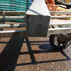 中古　御影石　縁石　120×120×800　1本2000円　9本なら15000円　日本人限定取引です。の画像