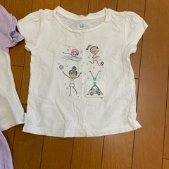 女の子　アンパンマンのパジャマ90サイズとGAPの半袖80サイズ前後の画像