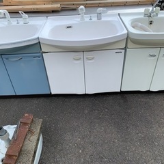 残り1台❗️洗面台（写真真ん中）