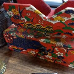 お茶用、炭かごと鉄箸、煙管、小さな大仏さま。メガネおきの画像