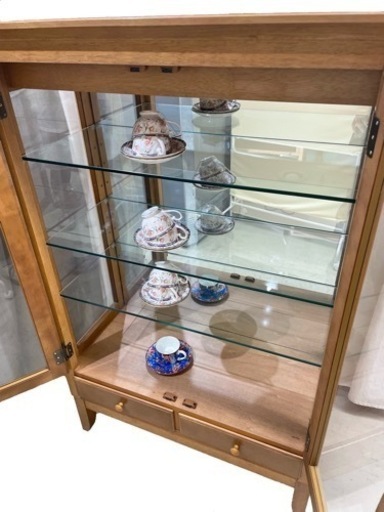GM189【近隣配達可能】照明付き♪　カリモク家具　1993年製　カップボード　コレクションボード　食器棚　飾り棚　リサイクルショップ