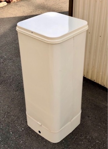 【旭川市内配達可】室内用灯油タンク 90型タンク 水抜きバルブ付き 高92×横38×幅38cm【中古】