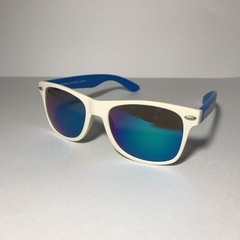 ユニバ　サングラス