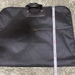 【未使用ですが訳あり】持ち運び用スーツ入れの画像
