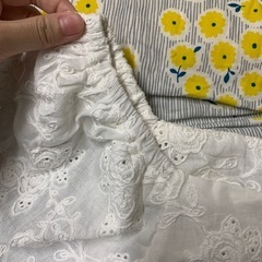 刺繍透かし白の泡袖の上着の画像