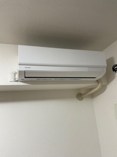 エアコンTOSHIBA ras-h221m(w)使用期間1年