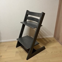 【良品】ストッケ　トリップトラップ　ナンバー4  ヘイジーグレー ストッケ(STOKKE)｜トリップトラップ｜ヘイジーグレー｜ブリベビ通販