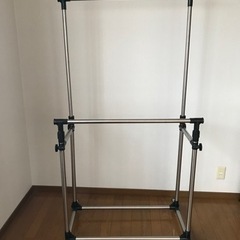 (急募、今日16日の引き取り者)ハンガーラック、キャスター付き