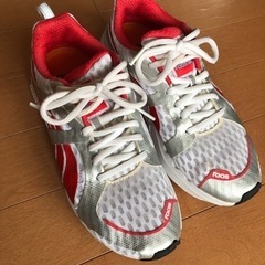 PUMA スニーカー　