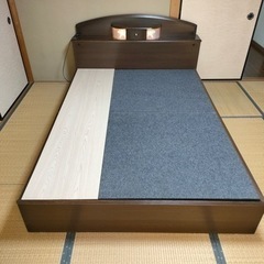(取引決定)ダブルベッド　マットレス付き　収納付きの画像