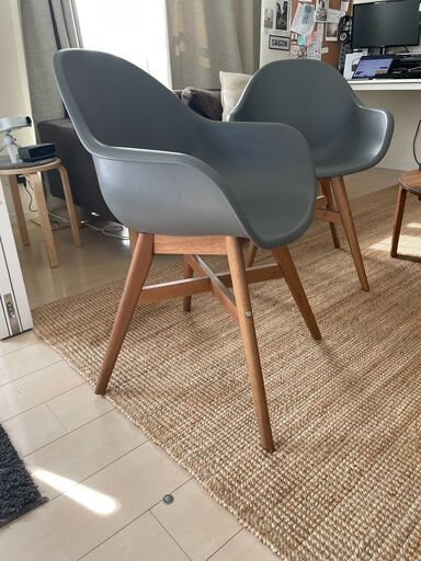 手頃な価格で2つのIkeaチェア
