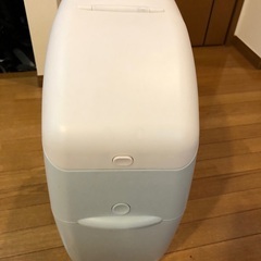アップリカ　におわなくてポイ オムツポット